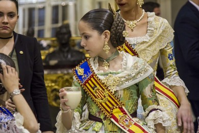 Clara Parejo, FMIV, drinking tigernut horchata from Valencia